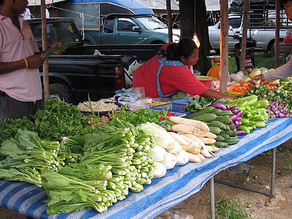 Frisches Gemse auf dem Bang Niang Market