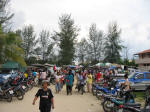 Munteres Treiben auf dem Marktplatz in Bang Niang